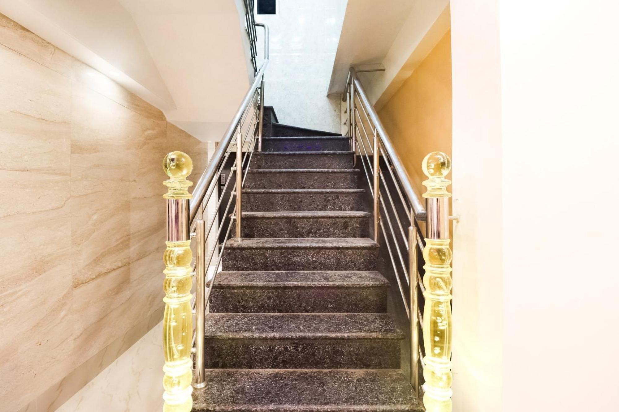 Hotel O Kuber Residency Near Birla Mandir Kolkata Exterior photo